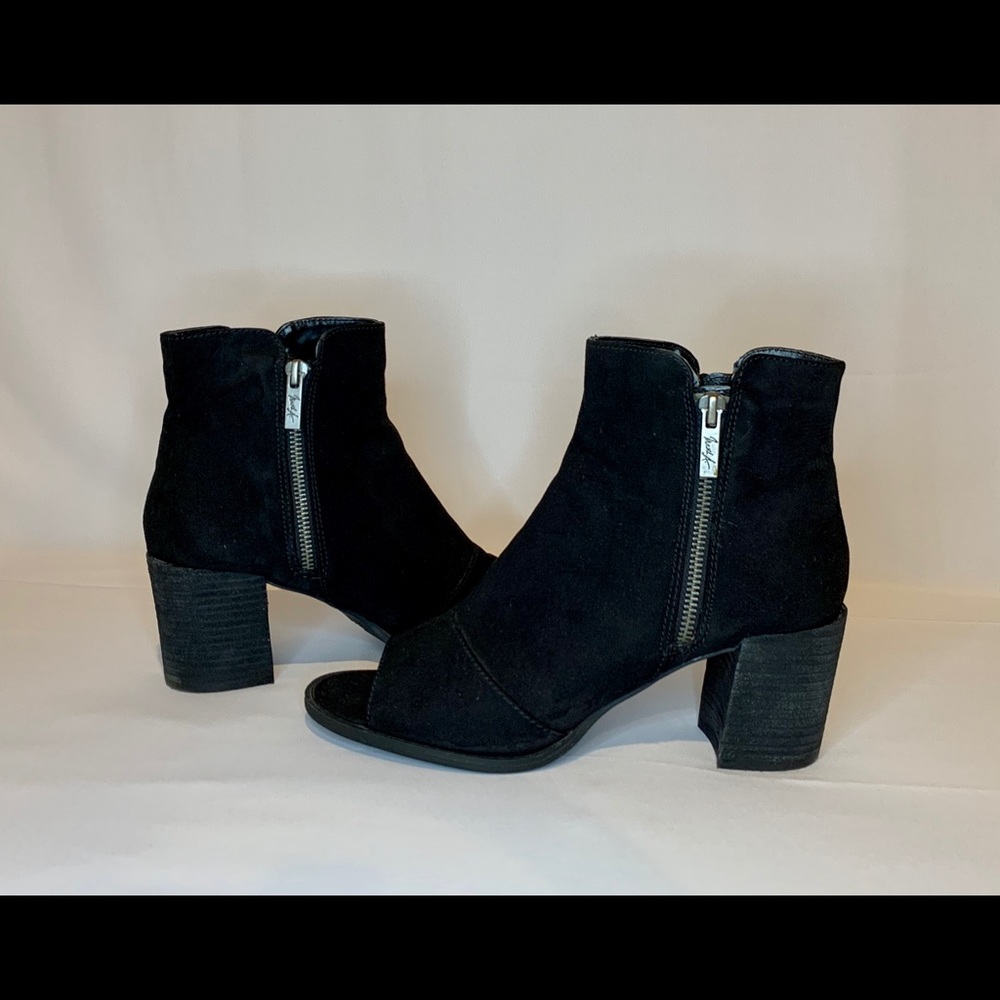 Peep toe bootie